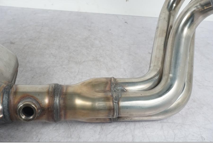 Höger sida på Avgassystem från en Yamaha MT-09 -2019 motorcykel.