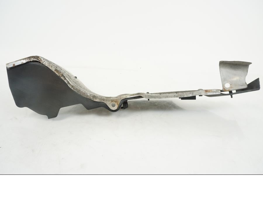 Framsidan på Värmeskydd från en Honda XL 1000 V -2008 motorcykel.