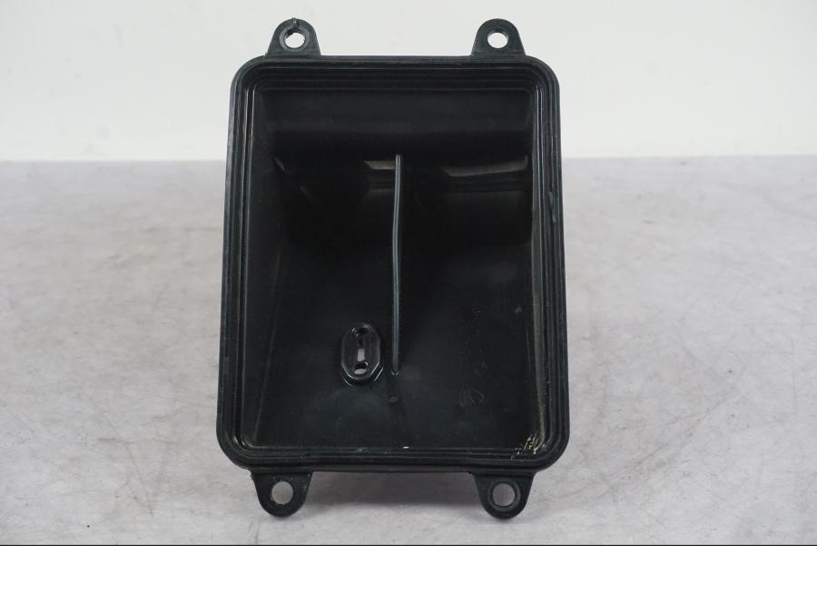 Vänster sida på Luftburksnorkel från en Ducati Multistrada V4 -2024 motorcykel.