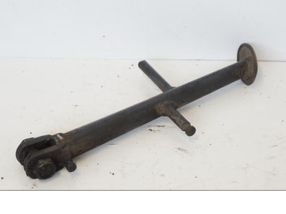 Snett nerifrån på Sidostöd från en Kawasaki ZR-7 -2001 motorcykel.