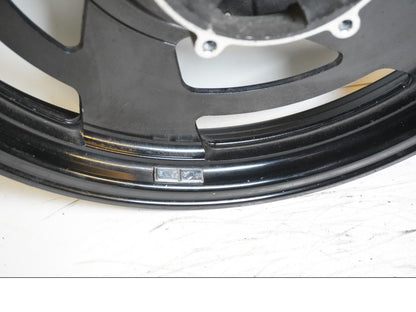 Höger sida på Fälg från en Yamaha V-MAX 1200 -1997 motorcykel.