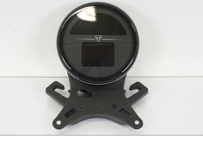 Framsidan på Instrumentpanel från en Triumph Trident -2021 motorcykel.