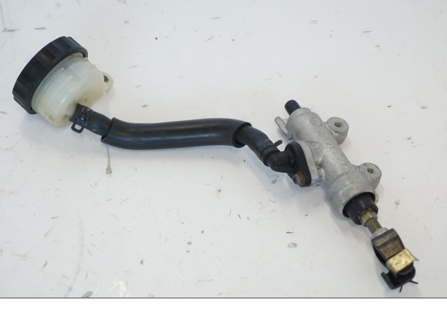 Höger sida på Bromshuvudcylinder från en Honda CBR 900 RR -2001 motorcykel.