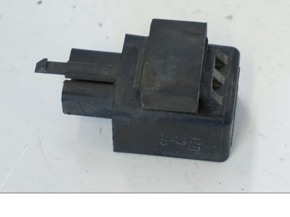 Vänster sida på Blinkersrelä från en Kawasaki ZR-7 -2001 motorcykel.