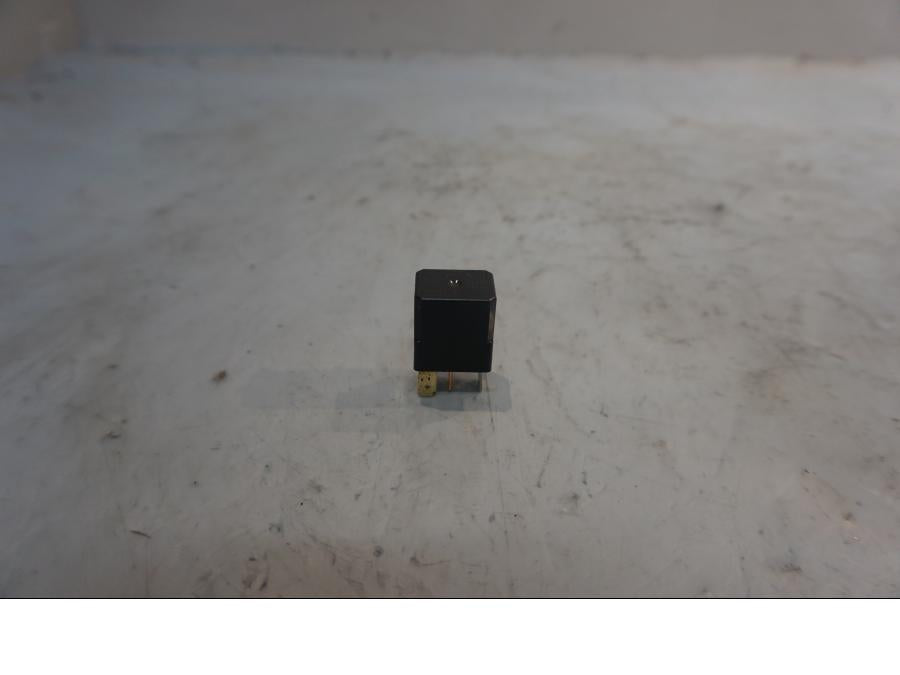 Framsidan på Relä från en Ducati Diavel -2015 motorcykel.