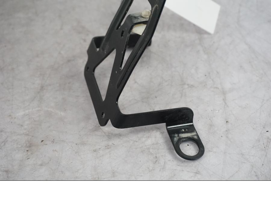 Vänster sida på Baklampfäste från en Triumph Tiger Explorer -2016 motorcykel.