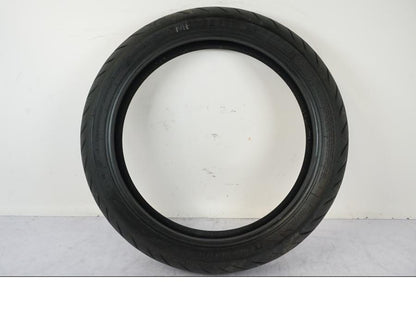 Framsidan på <p>Begagnad däck av märket Metzeler.</p>

<p>Modell Roadtec Z8 Interact.</p>

<p>Dimension 120/70 ZR 17 M/C (58W). </p>

<p>Mönsterdjup ca: 20% kvar.</p>

<p>Tillv: Vecka 2, år 2020.</p> moped.
