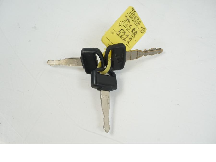 Baksidan på Låssats från en Honda CBR 125 R -2006 motorcykel.