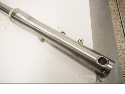 Baksidan på Gaffelben från en Honda VT 1100 C -1999 motorcykel.