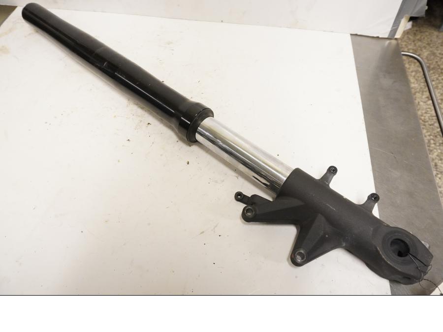 Framsidan på Gaffelben från en Honda CTX 1300 -2014 motorcykel.