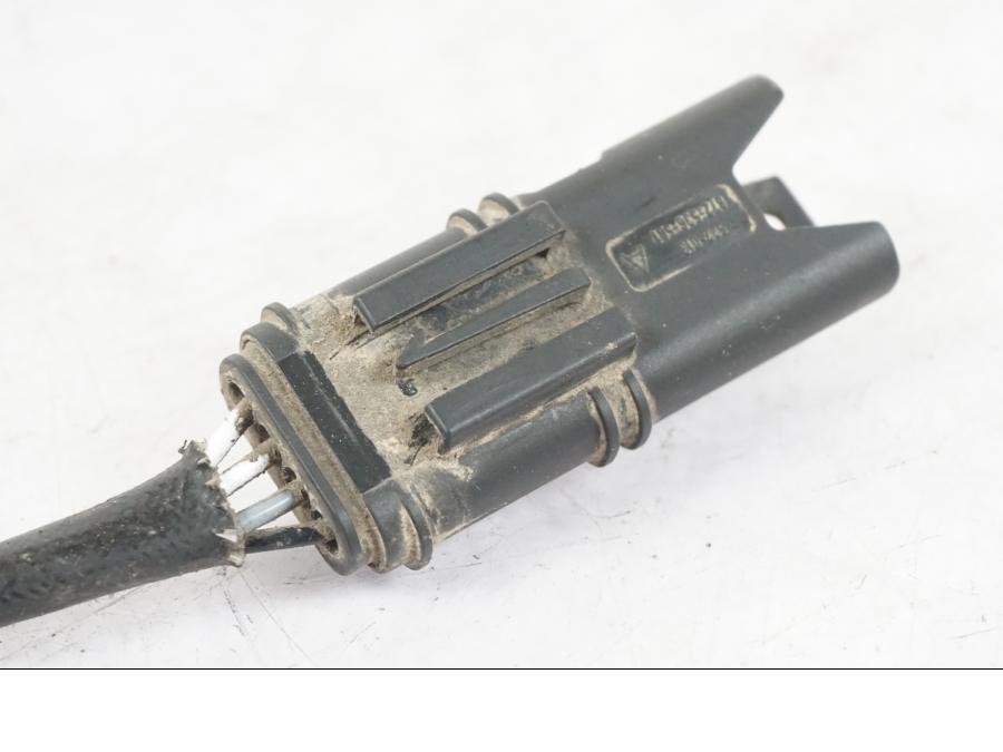 Vänster sida på Lambdasond från en BMW R 1200 GSA -2012 motorcykel.