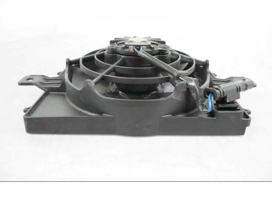 Baksidan på Vattenkylfläkt från en BMW R 1250 GSA -2021 motorcykel.