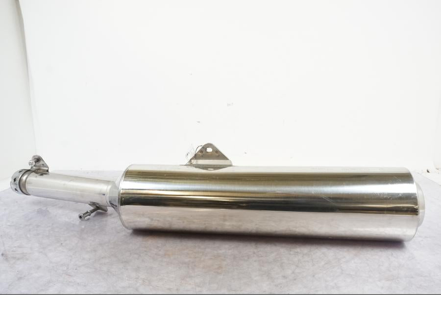 Framsidan på Ljuddämpare från en Honda CBR 1100 XX -2000 motorcykel.