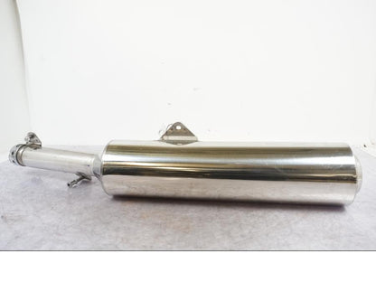 Framsidan på Ljuddämpare från en Honda CBR 1100 XX -2000 motorcykel.