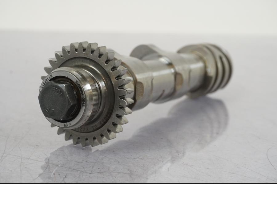 Snett uppifrån på Kamaxel från en BMW R 1250 GS -2023 motorcykel.