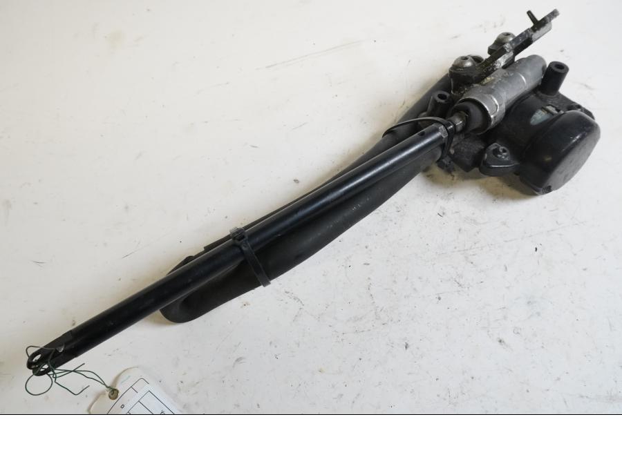 Framsidan på Bromshuvudcylinder från en Yamaha XV 1700 -2003 motorcykel.