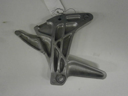 Baksidan på Fotpinnefäste från en Aprilia Pegaso 650 -1997 motorcykel.