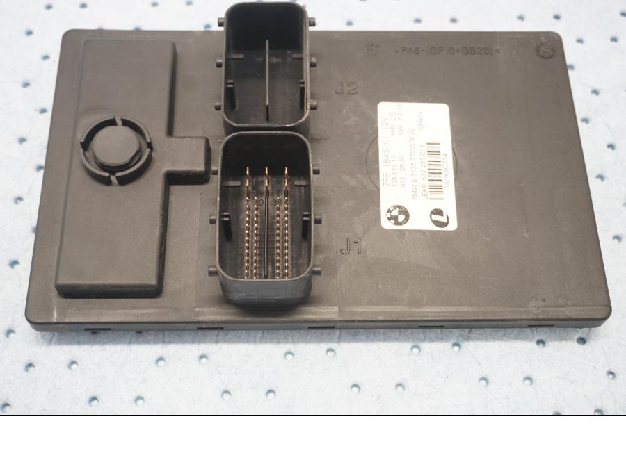 Framsidan på ZFE styrbox från en BMW F 800 ST -2007 motorcykel.