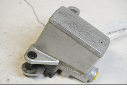 Framsidan på Bromshuvudcylinder från en Suzuki GSX 1100 -1992 motorcykel.