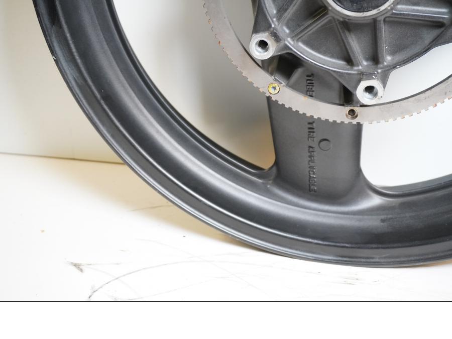 Extrabild1 på Fälg från en Honda ST 1100 -1999 motorcykel.