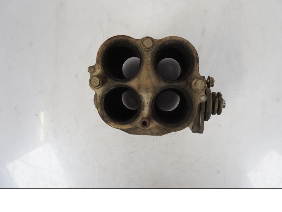 Baksidan på Avgasspjäll från en Honda CBR 900 RR -2003 motorcykel.