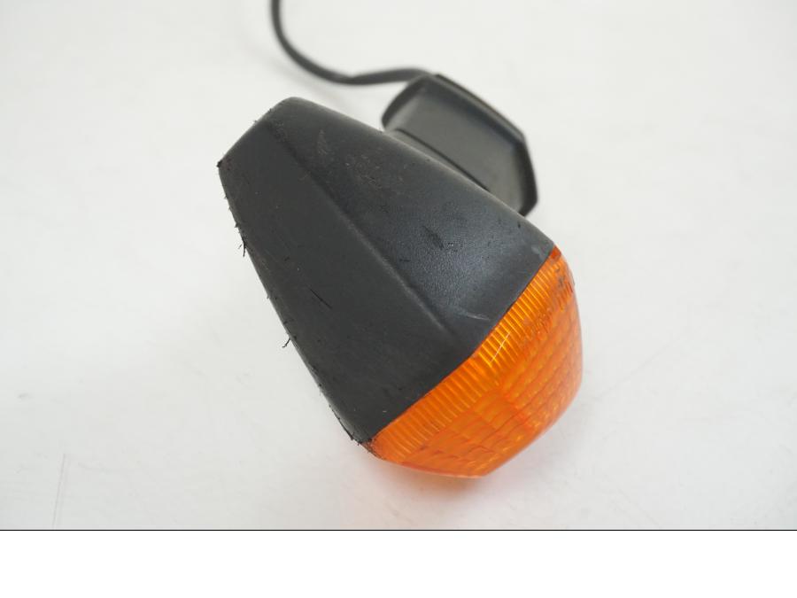 Snett nerifrån på Blinkers från en Suzuki GSX-R 750 -2001 motorcykel.