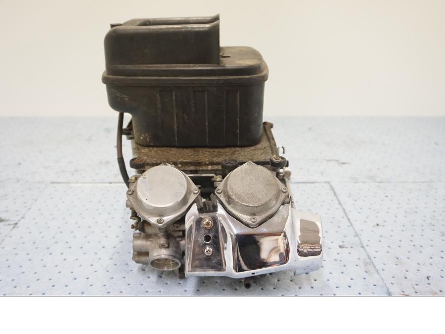 Framsidan på Förgasare från en Honda GL 1200 -1987 motorcykel.