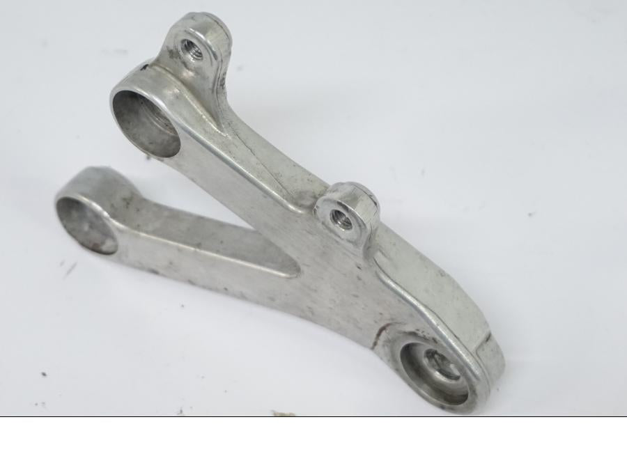 Höger sida på Fotpinnefäste från en Honda CBR 900 RR -2002 motorcykel.