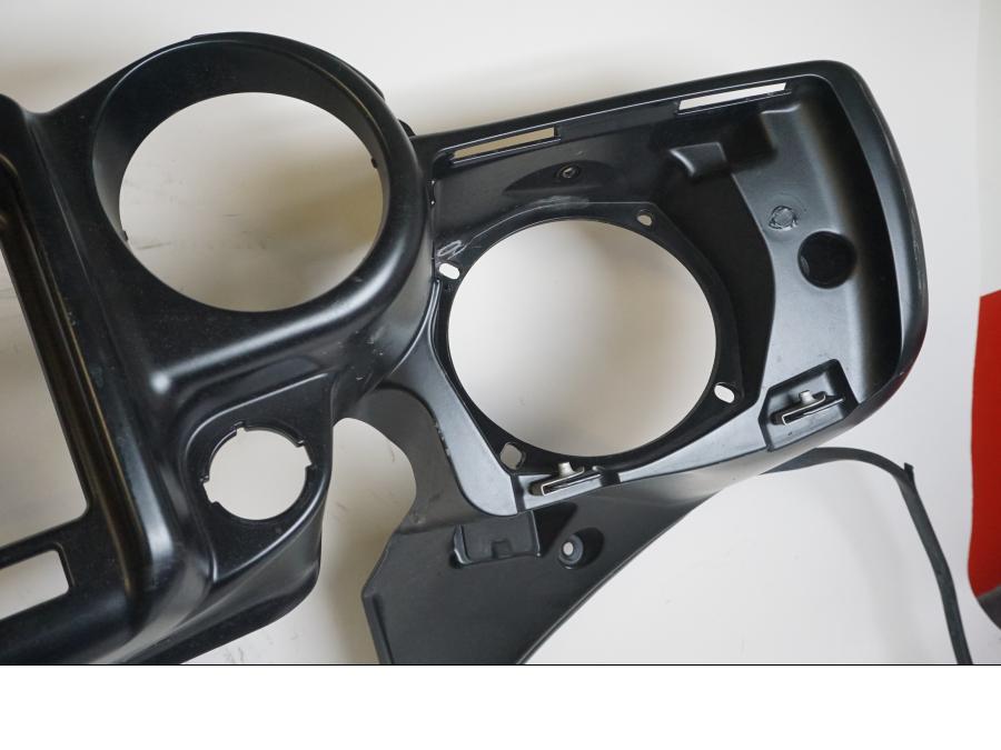 Extrabild4 på Instrumentpanelkåpa från en Indian Chieftain Dark Horse -2019 motorcykel.