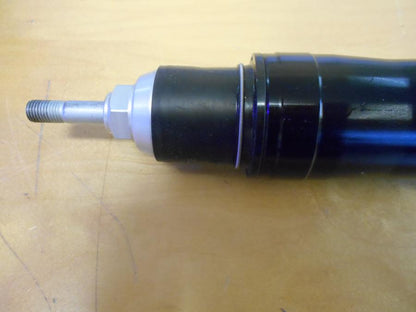 Höger sida på Gaffelben från en BMW R 1200 GS -2014 motorcykel.