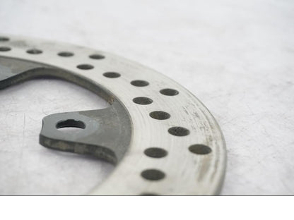 Baksidan på Bromsskiva från en Suzuki SV 650 -2006 motorcykel.