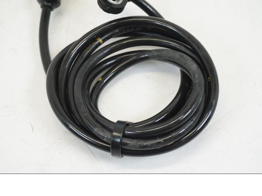 Höger sida på ABS givare från en Ducati Streetfighter V4 -2020 motorcykel.