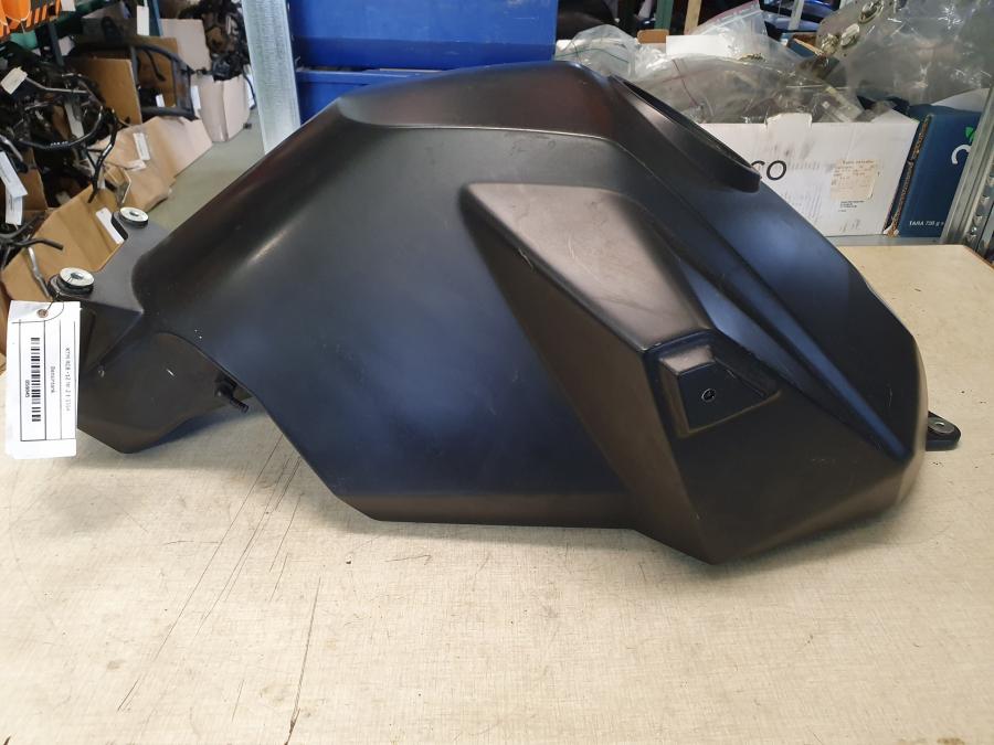 Baksidan på Bensintank från en KTM RC8 -2009 motorcykel.