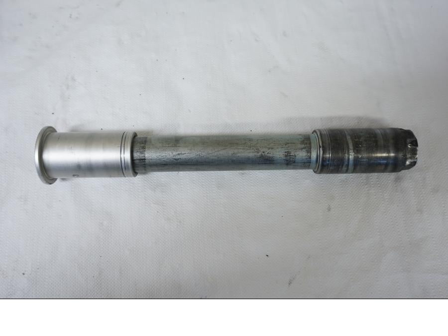 Framsidan på Axel från en Suzuki GSX-R 750 -2001 motorcykel.