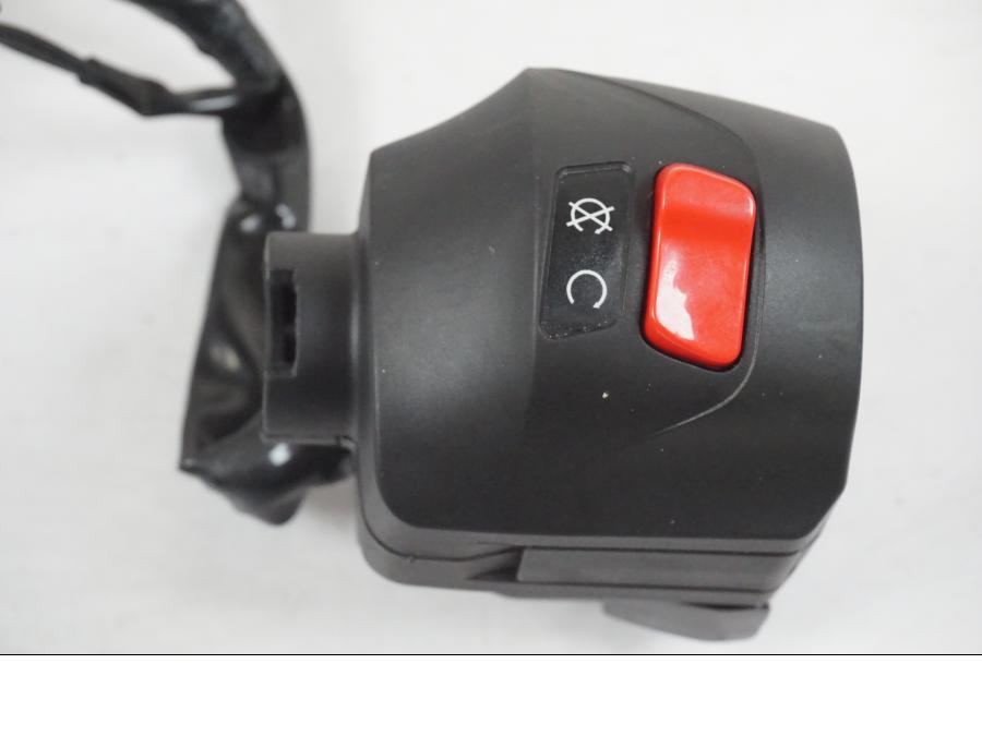 Höger sida på Styrelreglage från en KTM 390 Adventure -2021 motorcykel.