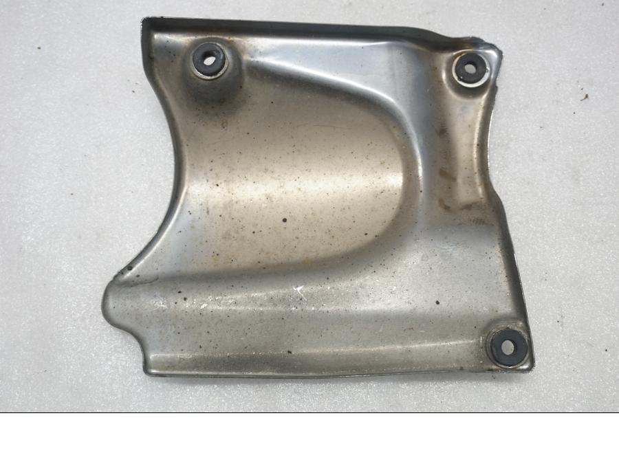 Baksidan på Ramskydd från en Suzuki VL 800 -2004 motorcykel.