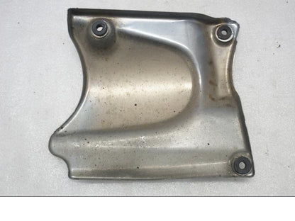 Baksidan på Ramskydd från en Suzuki VL 800 -2004 motorcykel.