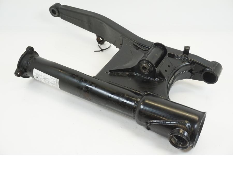 Baksidan på Sving från en Suzuki VL 1500 -1999 motorcykel.