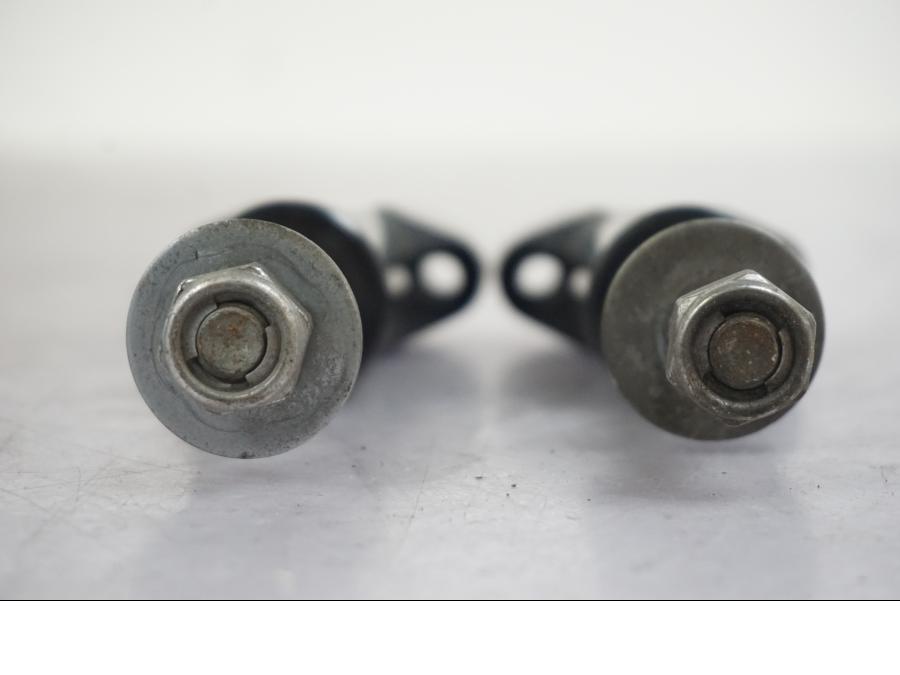 Höger sida på Styrfäste från en Triumph Tiger -2009 motorcykel.