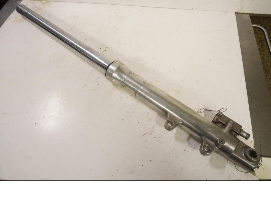 Framsidan på Gaffelben från en Yamaha RD 500 -1985 motorcykel.