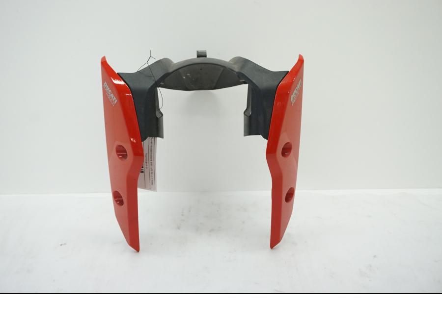 Framsidan på Framskärm från en Ducati Hypermotard -2020 motorcykel.