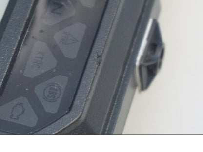 Vänster sida på Instrumentpanel från en Kawasaki Versys 1000 -2015 motorcykel.