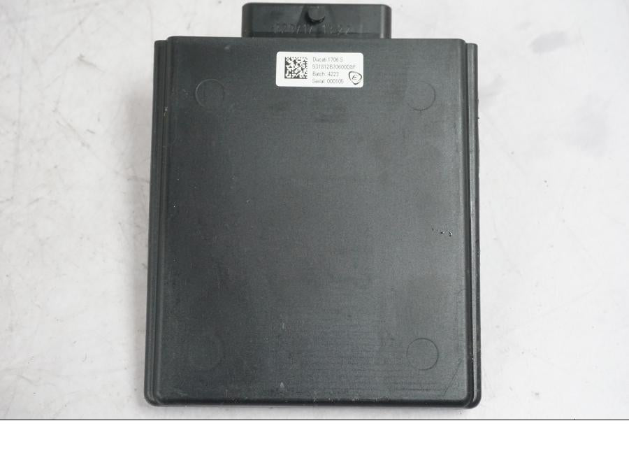 Snett uppifrån på Kontrollenhet från en Ducati Multistrada V4 -2024 motorcykel.