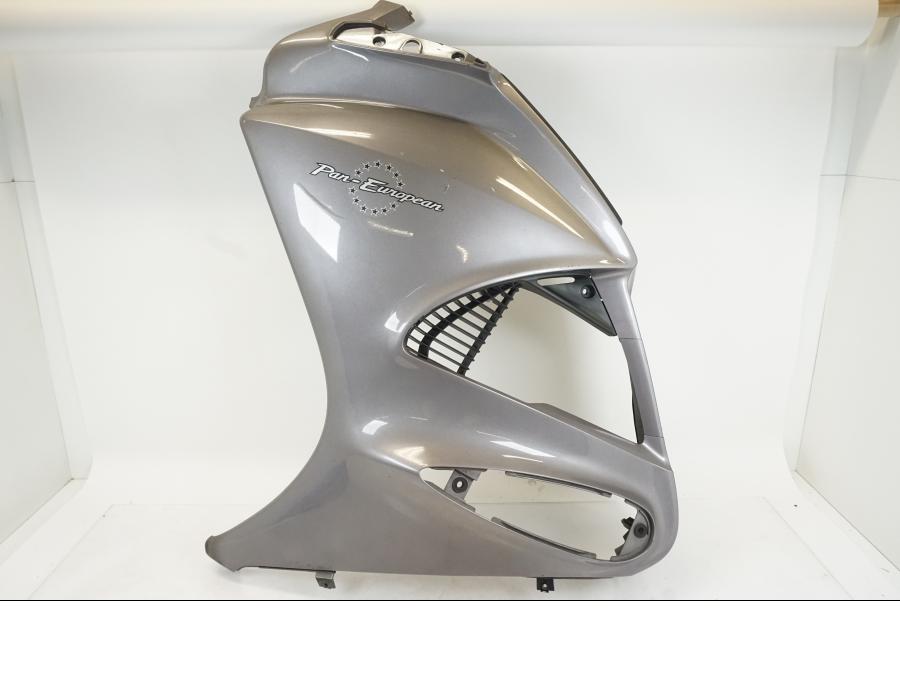 Framsidan på Sidkåpa från en Honda ST 1300 -2002 motorcykel.