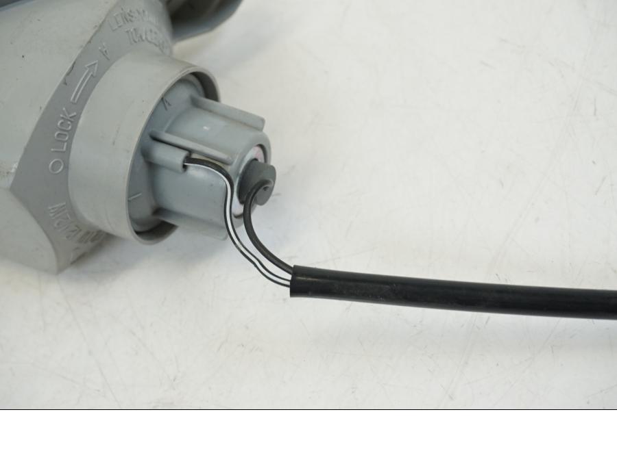 Snett nerifrån på Blinkers från en Suzuki GSX 1300 R -2017 motorcykel.