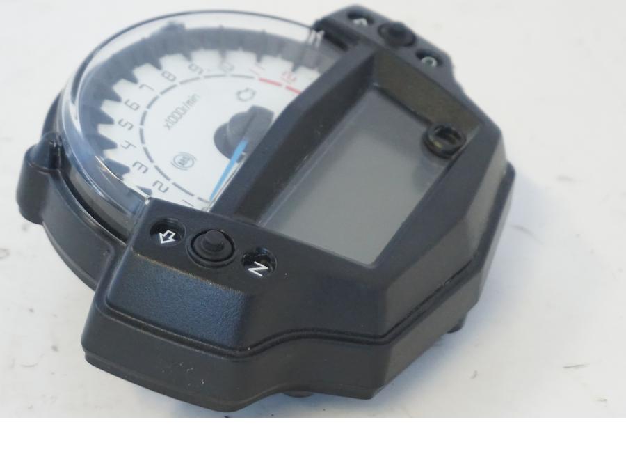 Vänster sida på Instrumentpanel från en Kawasaki ER-6N -2012 motorcykel.