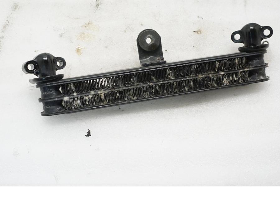 Baksidan på Oljekyl från en Honda VFR 750 -1990 motorcykel.