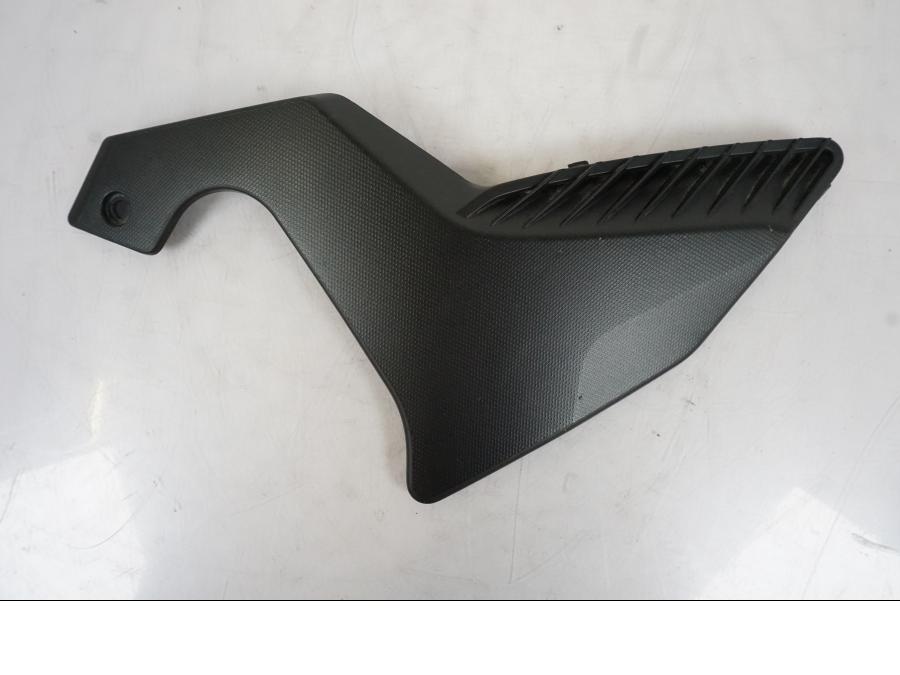 Baksidan på Ramskydd från en Honda VFR 1200 -2010 motorcykel.