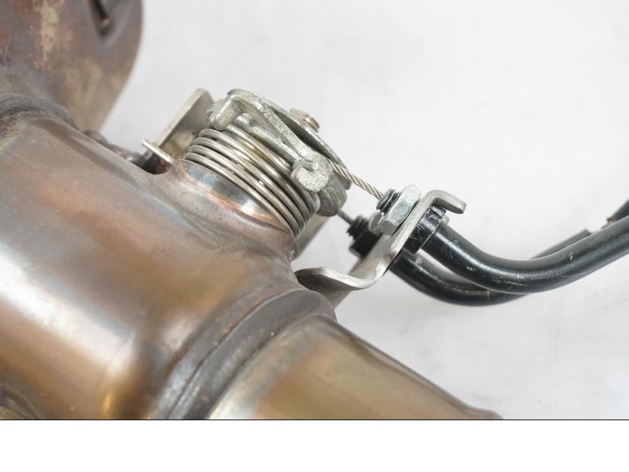 Höger sida på Ljuddämpare från en Kawasaki ZX-6R -2011 motorcykel.