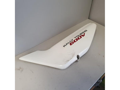 Baksidan på Sidopanel från en Honda XL 600 V -1989 motorcykel.